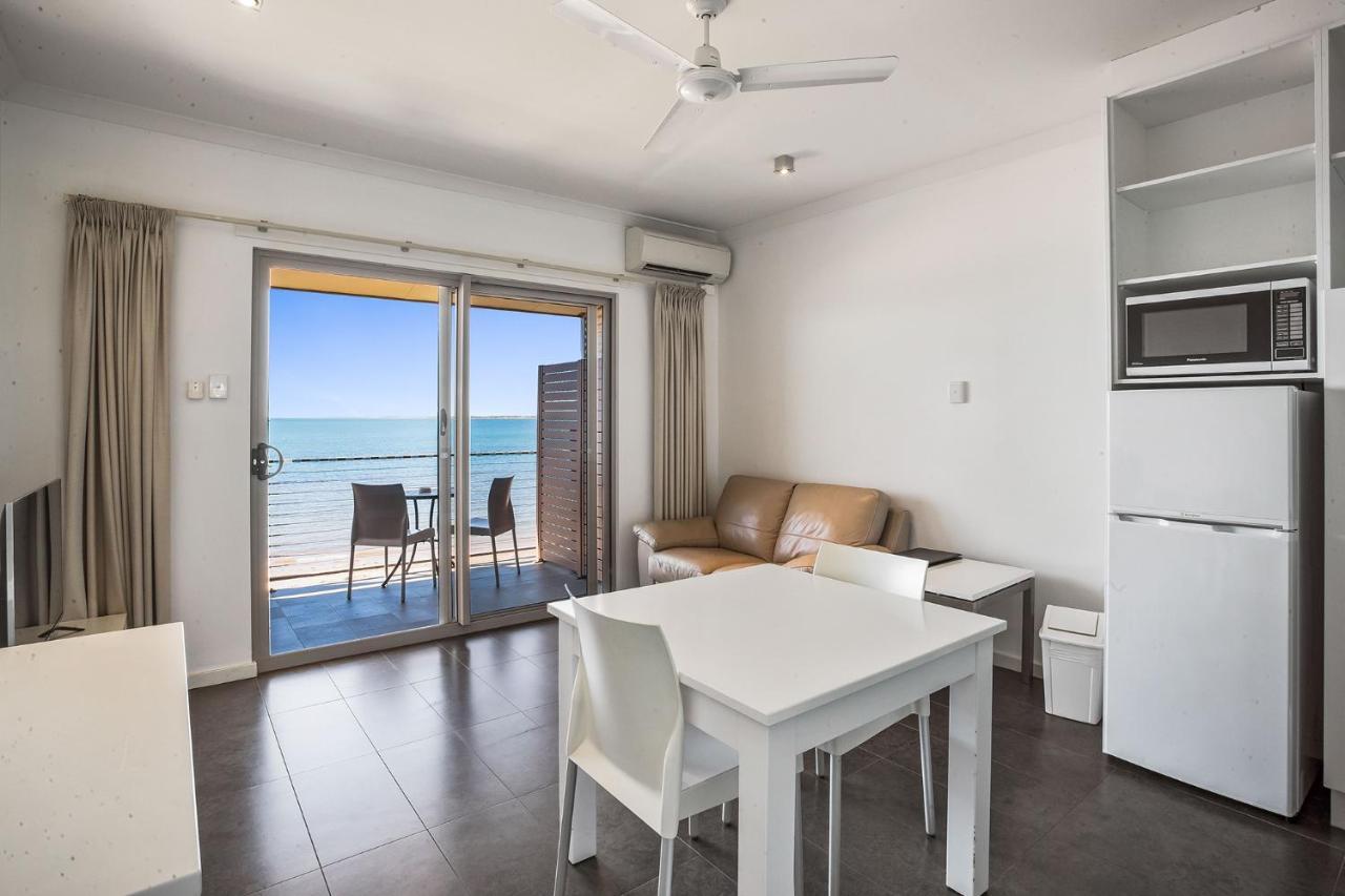 Onslow Beach Resort Екстериор снимка
